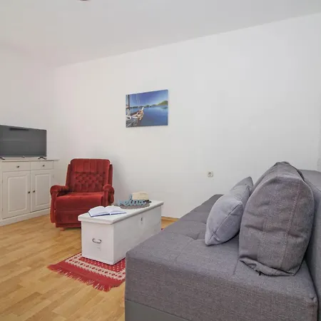 Felix In Sveta Marina - Haus Fuer 6-7 Personen בית נופש