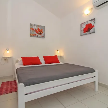 Felix In Sveta Marina - Haus Fuer 6-7 Personen בית נופש