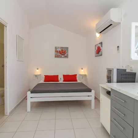 Felix In Sveta Marina - Haus Fuer 6-7 Personen