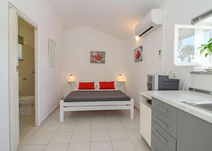 Felix In Sveta Marina - Haus Fuer 6-7 Personen